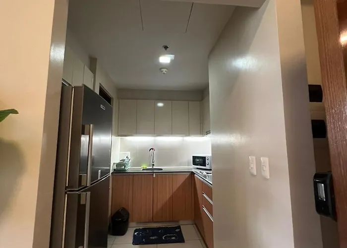 Exec 1br For 6 Person One Manchester Place With Pool , P 350 Pass Pp